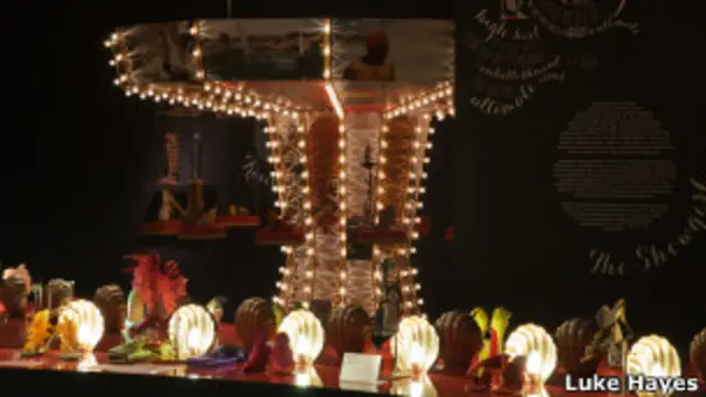 туфли Кристиана Лубутена на выставке