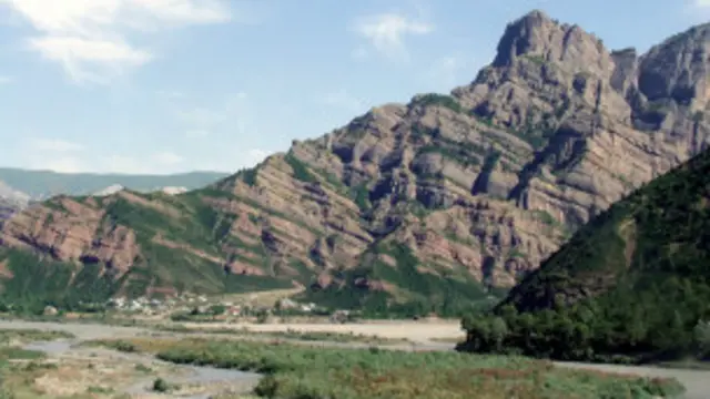 Зилзиладан жабр кўрган туманлар тоғли минтақаларда жойлашгани боис ёрдамлар етказиш мушкул қолмоқда