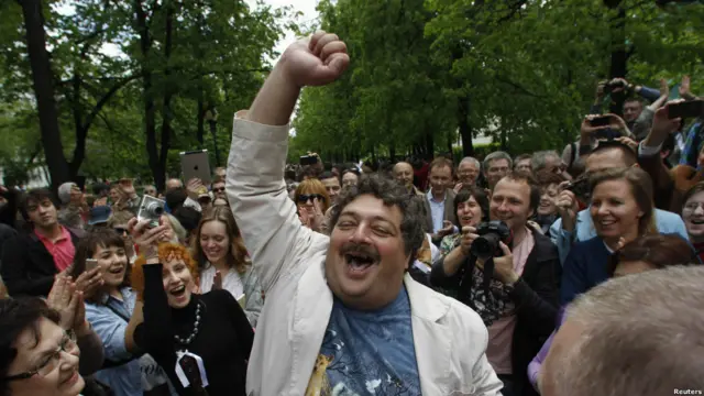 Дмитрий Быков на акции "контрольная прогулка"