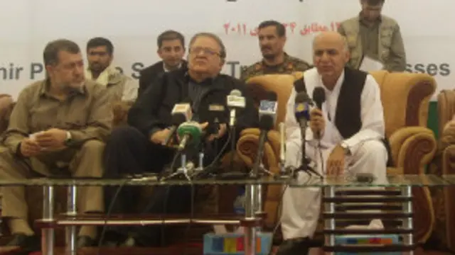 آقای احمدزی در دور دوم ریاست جمهوری حامد کرزی مسئول برنامه انتقال مسئولیت امنیتی از نیروهای خارجی به نیروهای داخلی بود