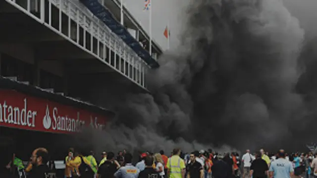 Hingga saat ini belum ada penjelasan resmi penyebab kebakaran di garasi Williams.