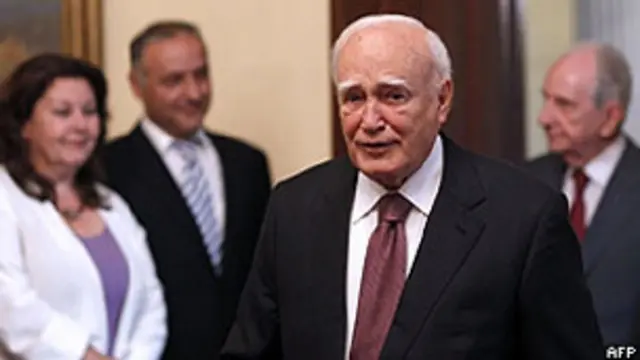 Tổng thống Papoulias sẽ gặp lãnh đạo các đảng vào trưa 16/05