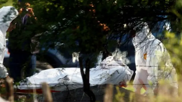 Pembantaian ini diduga terkait perang antar geng narkoba Meksiko.