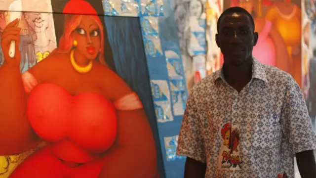 د پخواني برتانوي انځورگر بېرل کوک د سبک څرکونه د عاج ساحل د مخکښ انځورگر کسي په کار کې ليدل کيږي.