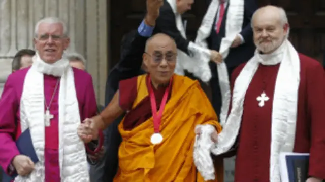 Đức Đạt Lai Lạt Ma đến thăm nhà thờ St Paul ở Luân Đôn