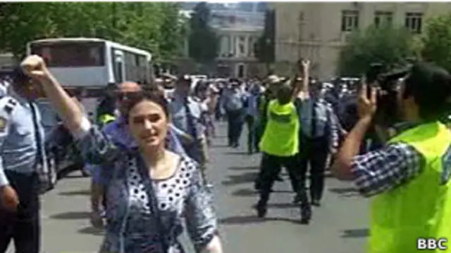 Участница акции протеста в Баку