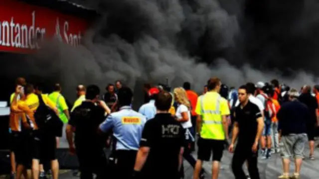 Belum ada penjelasan resmi seputar penyebab kebakaran yang terjadi di garasi Williams.