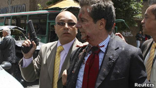 Exministro del Interior de Colombia Fernando Londoño tras el atentado.