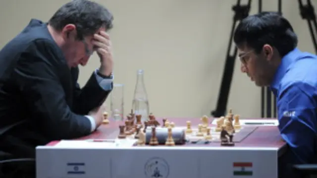 بھارت کے دفاعی عالمی چیمپئن وشوناتھن آنند 