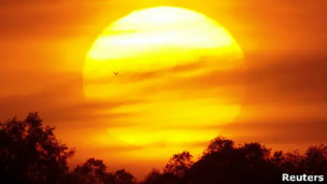 سپر فلیئر سورج جیسے سست روی سے گردش کرنے والے ستاروں پر بہت کم ہوتا ہے۔