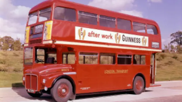 Классический лондонский автобус "рутмастер"