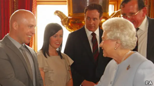 Встреча Елизаветы II с королевскими саперами