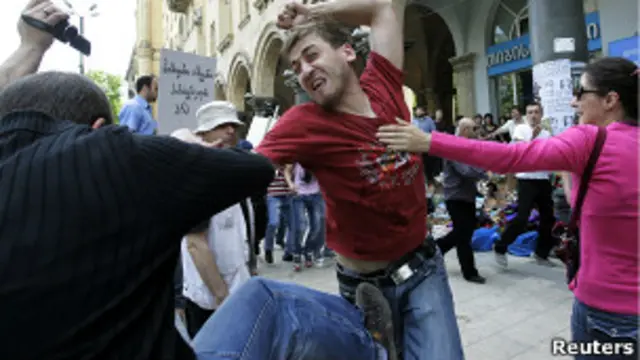 У Грузії священики заблокували марш за права геїв