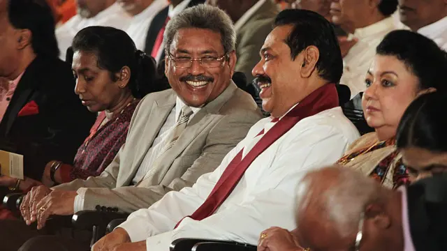 श्रीलंका के राष्ट्रपति महिंदा राजपक्षे एलटीटीई पर अपने देश की सेना की विजय के बाद देश में सबसे कद्दावर राजनेता के रूप में उभरे हैं.
