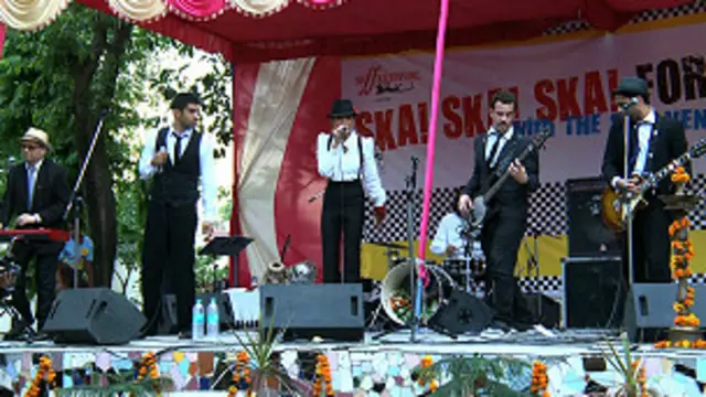 میوزک بینڈ اسکیونجر