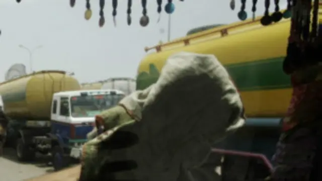 د يو شمېر ترانسپورتي شرکتونو په وينا د سيمې ډېری هېوادونه افغانانو ته بېلا بېلې بهانې او ستونزې جوړوي.