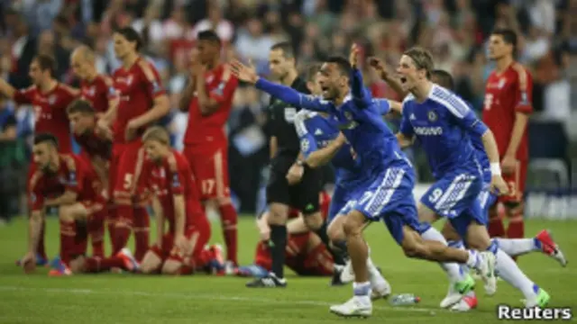 Игроки Челси бегут в восторге