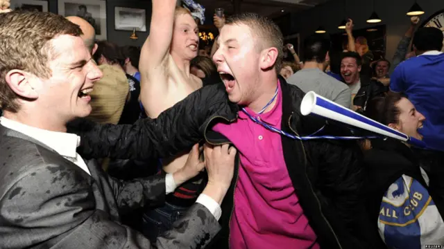 Los hinchas celebran