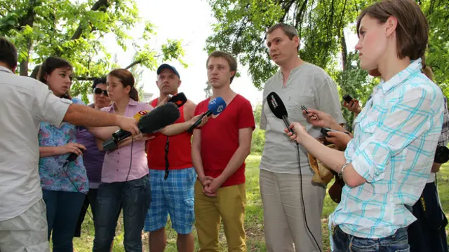 Після години очікування організатори фестивалю "Київ Прайд-2012" оголосили про скасування ходи у центрі Києва.