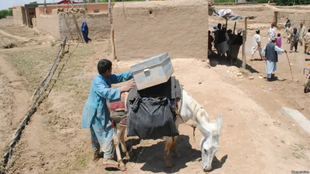 بسیاری از خانواده ها مجبور شدند از خانه های خود به مناطق همجوار کوچ کنند