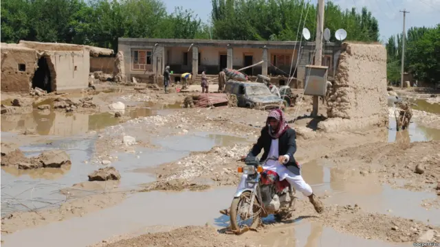 به گفته مقامات، چندین نفر در این سیلابها ناپدید شده اند و عملیات جستجو برای یافتن آنها آغاز شده است