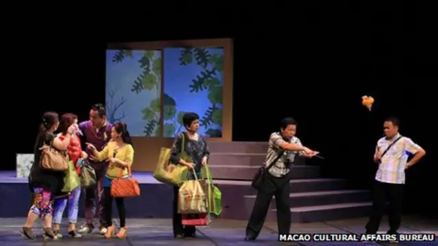 澳门土生土语话剧《鬼咁灵》剧照（澳门文化局提供5/2012）