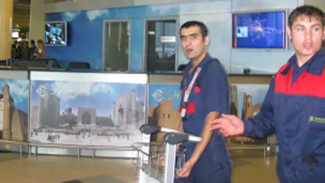 Россиядаги ҳам қонуний ва ҳам ноқонуний мавқеъда бўлган ўзбекистонлик меҳнат муҳожирлари эса, тахминан беш миллион атрофида экани айтилади