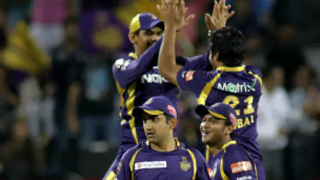 कोलकाता ने हैदराबाद को सात विकेट सेमत दी