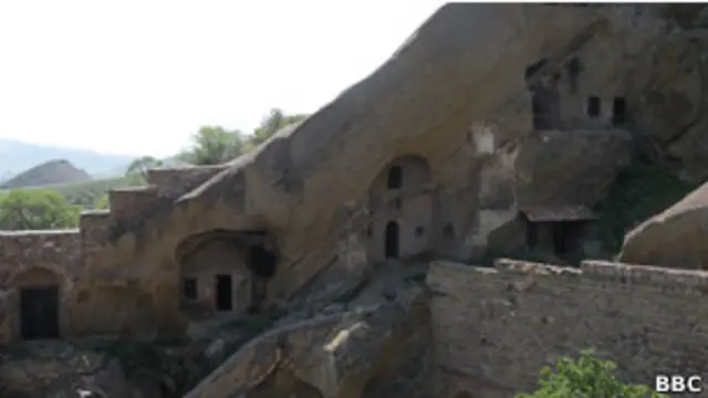 Важа Кикнадзе: "...это ценнейший памятник, и в своё время разделить его было грубейшей ошибкой"