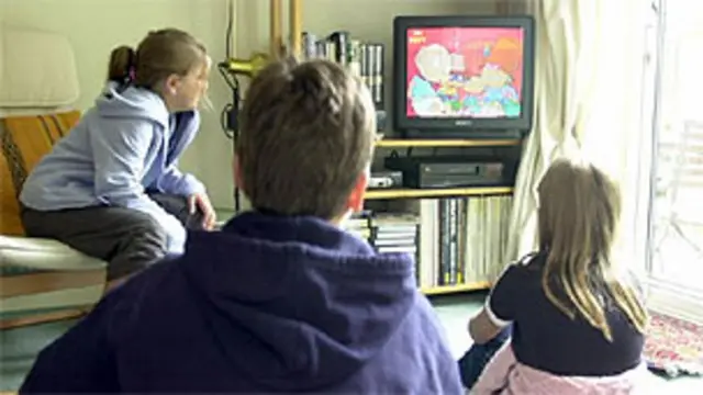 टीवी देखते बच्चे