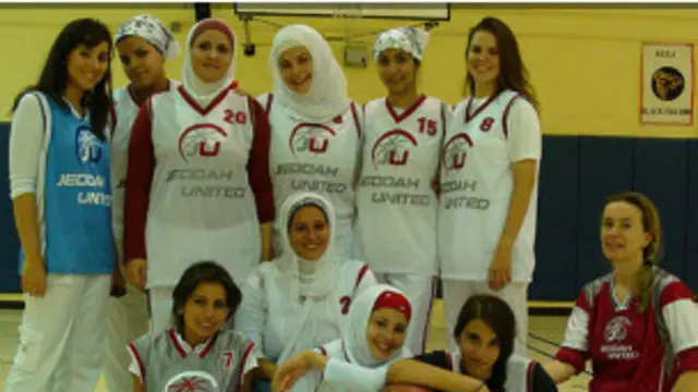 سعودی خواتین کی ملک میں عوامی سطح پر منعقدہ کھیلوں کے مقابلوں میں شرکت کی اس سے پہلے کوئی مثال موجود نہیں ہے