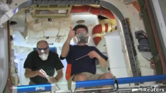 Para astronot di kapsul Dragon