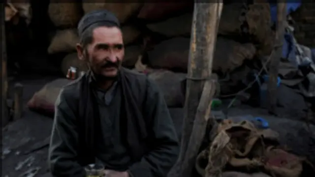 زغال سنگ در حال حاضر در افغانستان در امور تولیدی و صنعت مورد استفاده چندانی نیست و عمدتا برای گرم کردن خانه ها از آن استفاده می شود