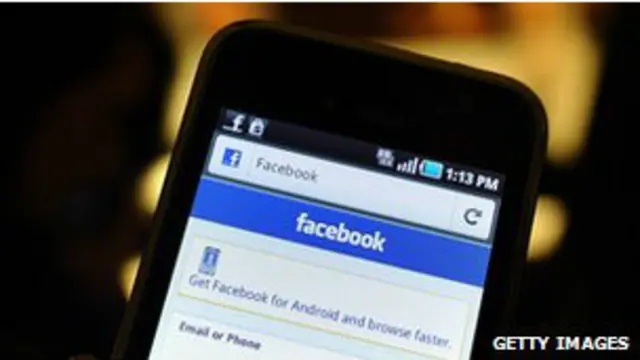 فيسبوك ، هواتف