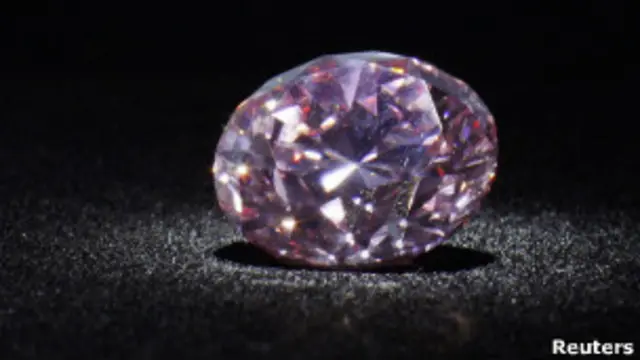 ये हीरा 12 कैरेट का है और अपनी किस्म का बड़ा ही दुर्लभ हीरा है