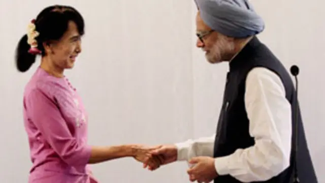 Suu Kyi dan Manmohan Singh