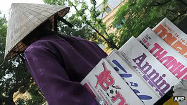 Bán báo ở Hà Nội