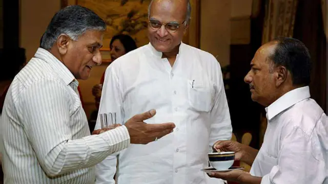 वीके सिंह और एके एंटोनी