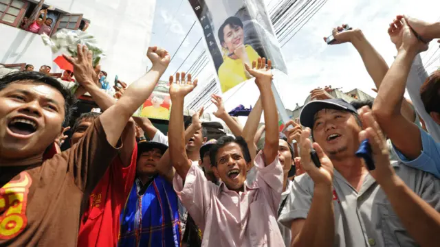 Kiều dân Miến Điện chào đón bà Suu Kyi