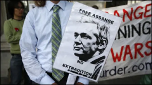 जूलियान असांज