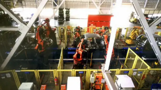 बिजली संकट का कारखानों में उत्पादन पर बुरा असर पड़ा है.