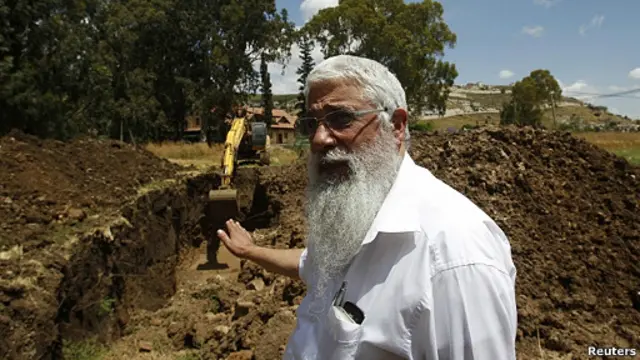 Avi Taub, fundador de Shefa Yamin en las excavaciones en la región de Haifa