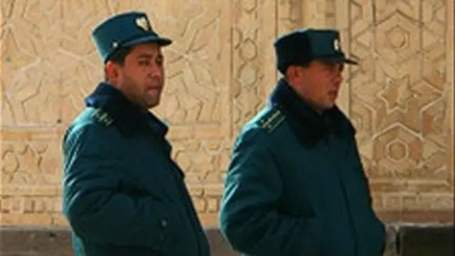 Veb-kamera oldida sizib chiqqan