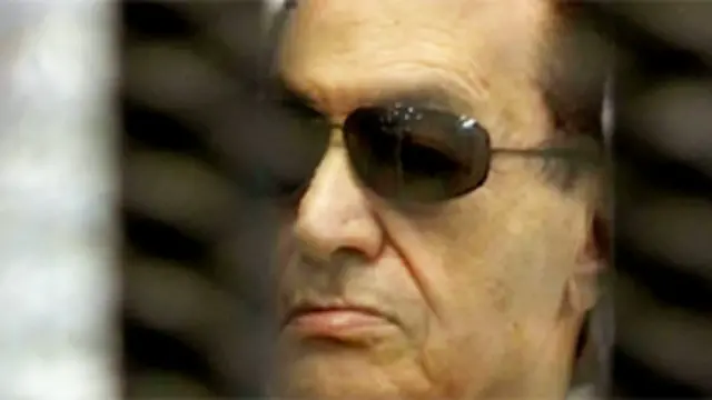 سابق صدر حسنی مبارک، ان کے دو بیٹوں، العاء اور جمال پر بدعنوانی کا الزام ہے