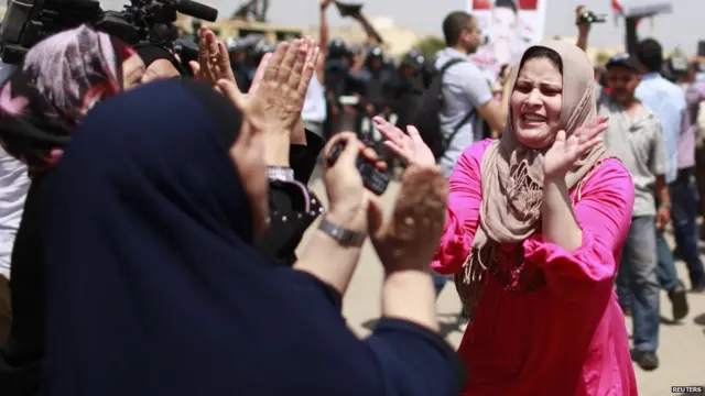 آقای مبارک اولین رهبر سابق یک کشور عربی است که از آغاز اعتراضات موسوم به "بهارعربی" در دادگاه محاکمه شده است