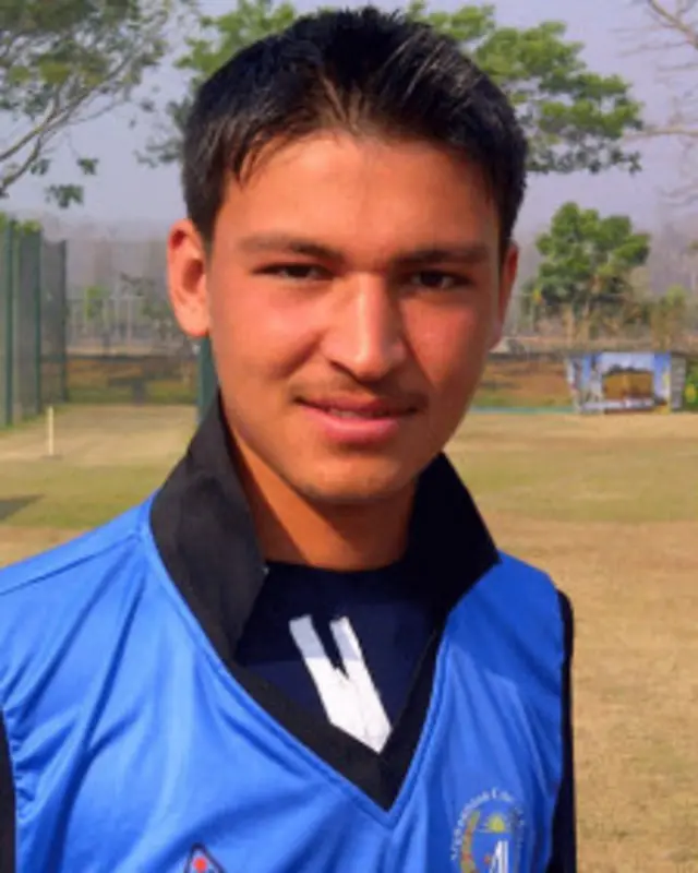 د پرويز خان ملکزي ښېگڼه دا ده چې د لوبغالي څلور سره اړخونو ته توپ ويشتلى شي.