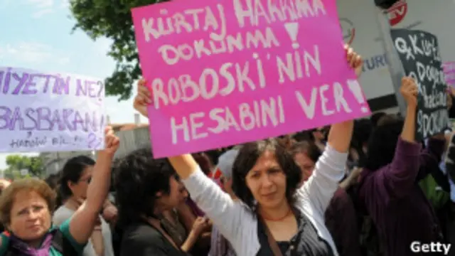 فعالان حقوق زن در ترکیه میگویند "کورتاژ حق ما است"