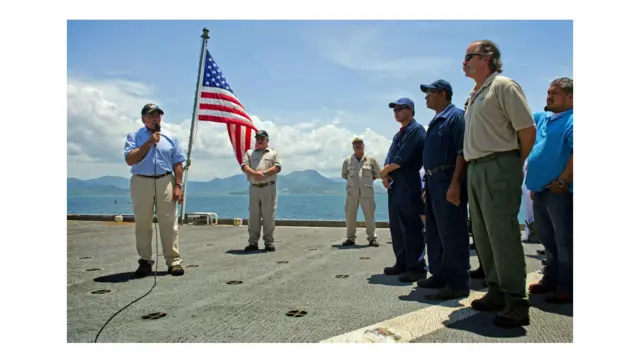 Phát biểu trước các thủy thủ tàu vận tải USNS Richard E. Byrd hiện đang neo đậu để sửa chữa, ông Panetta tuyên bố: "Đây là môt chuyến đi lịch sử".