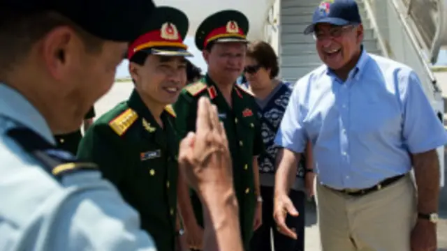 Bộ trưởng Panetta tại Cam Ranh