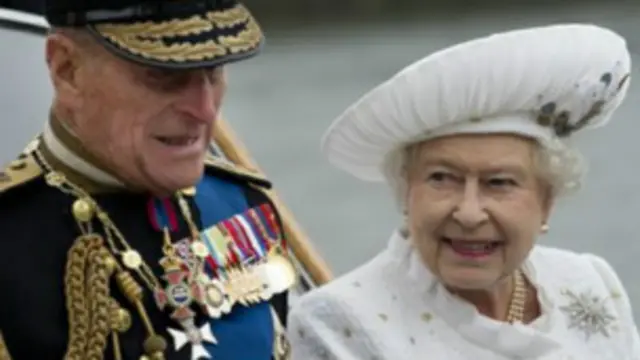 女王伊丽莎白二世与丈夫菲利浦亲王